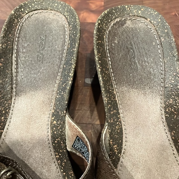 Teva 8.5 leather and cork heel sandals with rubber soles very good condition - Picture 4 of 6